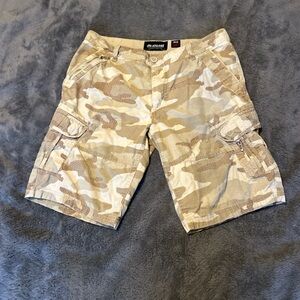 Ecko Unltd. tan camo cargo shorts